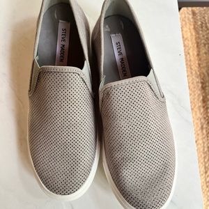 STEVE MADDEN “NEW” slip on sneaker